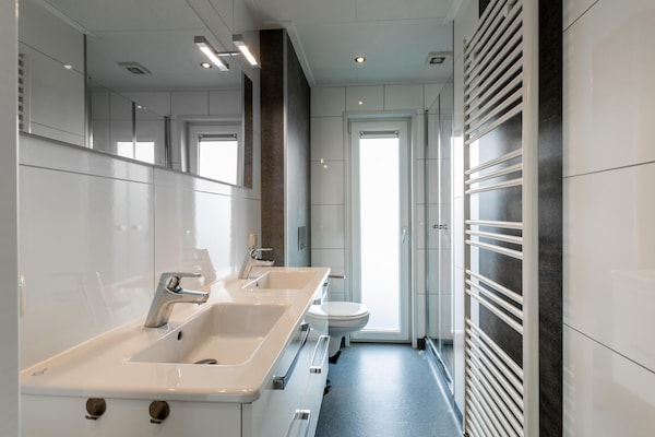 Foto van Vakantiehuis Bemelen bij natuurgebied - Vakantiehuis in Bemelen - BathRoom