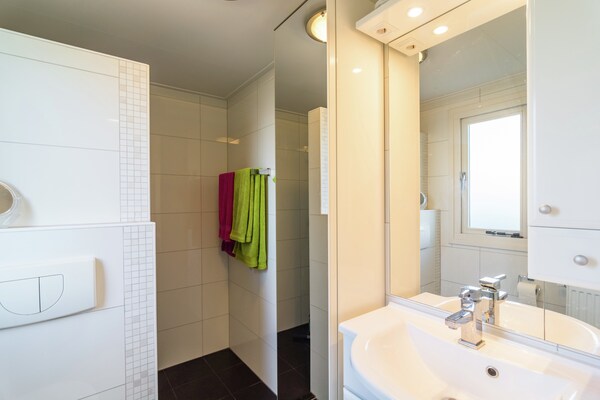 Foto van Knus en mooi vakantiehuis in Kattendijke met tuin - Vakantiehuis in Kattendijke - BathRoom