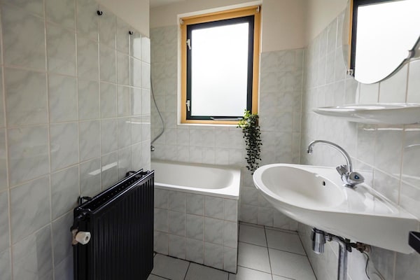 Foto van Bosvilla nabij Nijmegen - Vakantiehuis in Ewijk - BathRoom