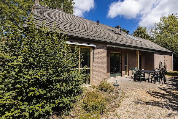 Foto van Vrijstaande bungalow in rustige omgeving - Vakantiehuis in Ewijk - ExteriorSummer