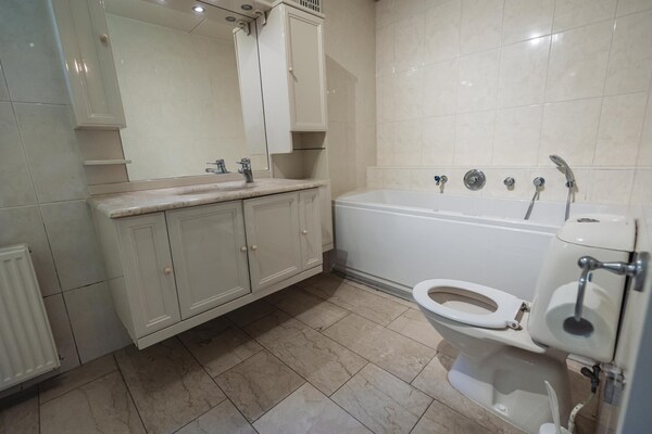 Foto van Vrijstaande bungalow in rustige omgeving - Vakantiehuis in Ewijk - BathRoom
