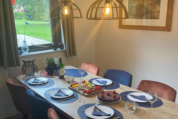 Foto van Zonnige familiebungalow aan het meer - Vakantiehuis in Ewijk - DiningRoom