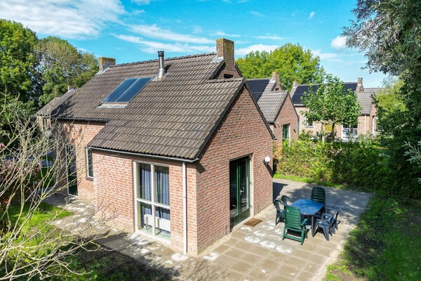 Foto van Bosbungalow voor 5 gasten in Ewijk - Vakantiehuis in Ewijk - ExteriorSummer