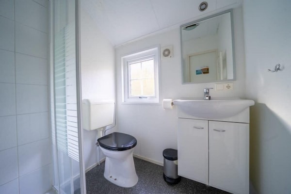 Foto van Chalet met afwasmachine, bij Park De Veluwe - Vakantiehuis in Otterlo - BathRoom