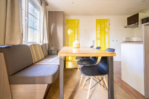 Foto van Vrolijke stacaravan op de Veluwe - Vakantiehuis in Otterlo - DiningRoom