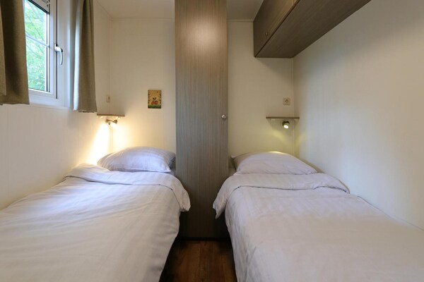 Foto van Vrolijke stacaravan op de Veluwe - Vakantiehuis in Otterlo - BedRoom