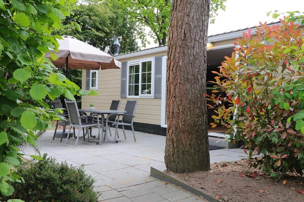 Foto van Vrolijke stacaravan op de Veluwe - Vakantiehuis in Otterlo - TerraceBalcony