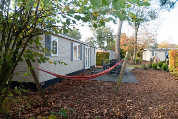 Foto van Vrolijke stacaravan op de Veluwe - Vakantiehuis in Otterlo - ExteriorSummer