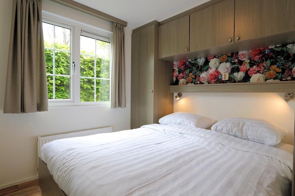 Foto van Vrolijke stacaravan op de Veluwe - Vakantiehuis in Otterlo - BedRoom