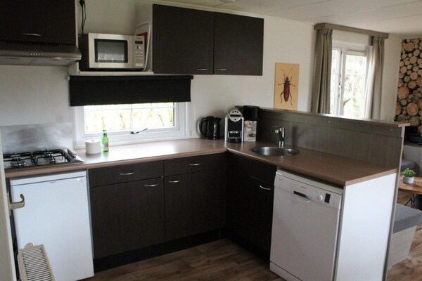 Foto van Vrolijke stacaravan op de Veluwe - Vakantiehuis in Otterlo - Kitchen