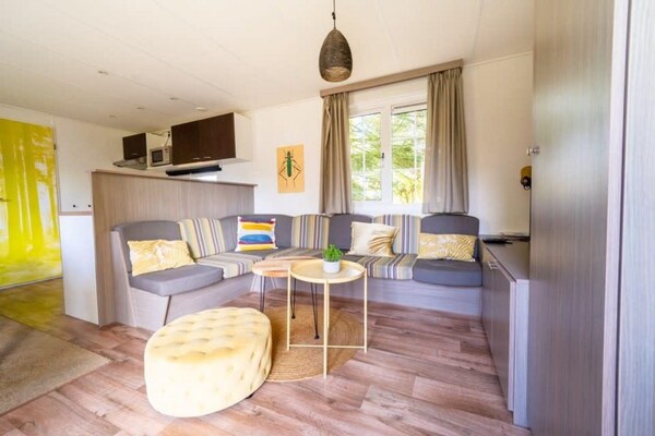Foto van Vrolijke stacaravan op de Veluwe - Vakantiehuis in Otterlo - LivingRoom