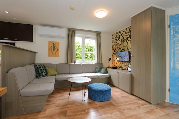 Foto van Vrolijke stacaravan op de Veluwe - Vakantiehuis in Otterlo - LivingRoom