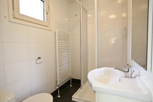 Foto van Chalet met groen en terras - Vakantiehuis in Otterlo - BathRoom