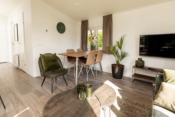 Foto van Chalet in Gelderland met ruime tuin - Vakantiehuis in Lathum - LivingRoom