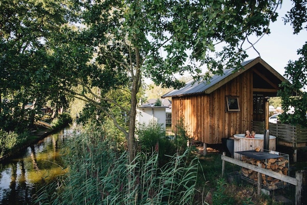 Foto van Waterfronthut in het zonnige Zuna - Vakantiehuis in Zuna - ExteriorSummer