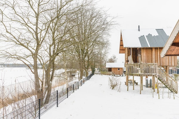 Foto van Waterfronthut in het zonnige Zuna - Vakantiehuis in Zuna - ExteriorWinter