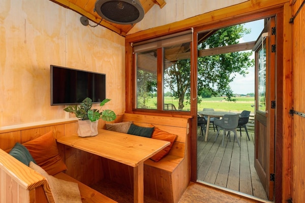 Foto van Waterfronthut in het zonnige Zuna - Vakantiehuis in Zuna - DiningRoom