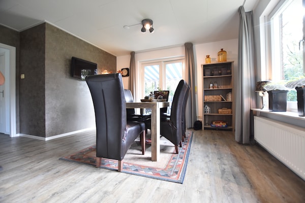 Foto van Vakantiehuis in Reutum met Bubbelbad - Vakantiehuis in Reutum-Weerselo - DiningRoom