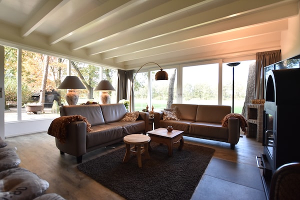 Foto van Vakantiehuis in Reutum met Bubbelbad - Vakantiehuis in Reutum-Weerselo - LivingRoom