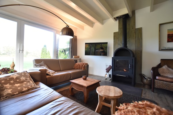 Foto van Vakantiehuis in Reutum met Bubbelbad - Vakantiehuis in Reutum-Weerselo - LivingRoom