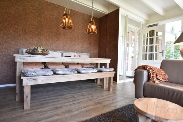Foto van Vakantiehuis in Reutum met Bubbelbad - Vakantiehuis in Reutum-Weerselo - LivingRoom