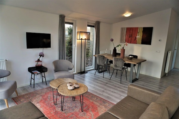 Foto van Eigentijds chalet aan het Veluwemeer - Vakantiehuis in Biddinghuizen - LivingRoom