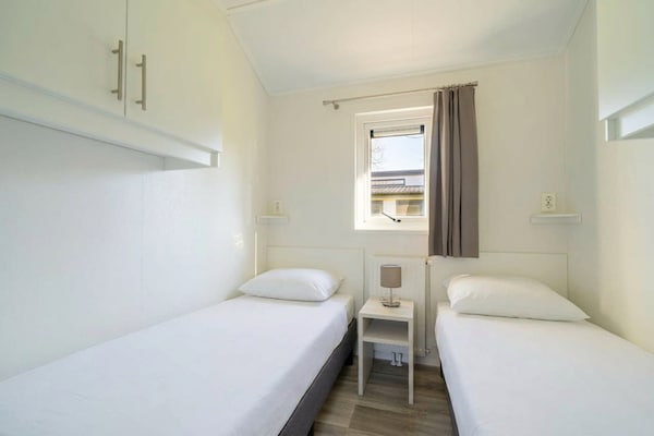Foto van Eigentijds chalet aan het Veluwemeer - Vakantiehuis in Biddinghuizen - BedRoom