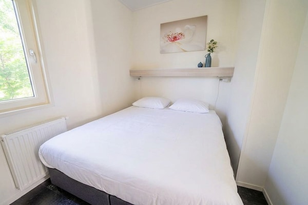 Foto van Eigentijds chalet aan het Veluwemeer - Vakantiehuis in Biddinghuizen - BedRoom