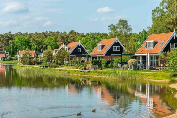 Foto van Eigentijds chalet aan het Veluwemeer - Vakantiehuis in Biddinghuizen - AreaSummer1KM