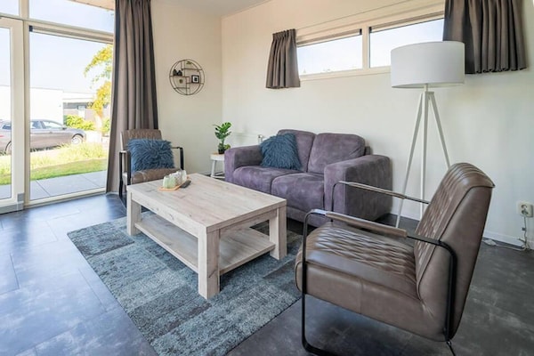 Foto van Eigentijds chalet aan het Veluwemeer - Vakantiehuis in Biddinghuizen - LivingRoom