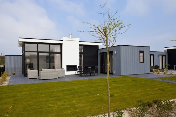 Foto van L-vormig chalet aan het Veluwemeer - Vakantiehuis in Biddinghuizen - ExteriorSummer