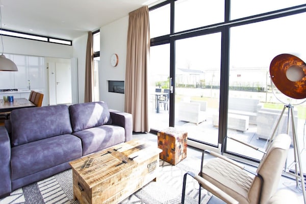 Foto van L-vormig chalet aan het Veluwemeer - Vakantiehuis in Biddinghuizen - LivingRoom