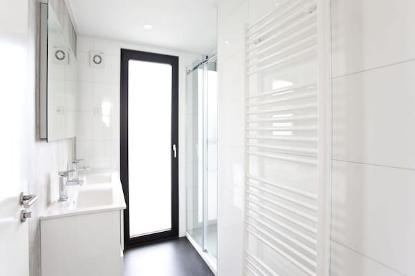 Foto van L-vormig chalet aan het Veluwemeer - Vakantiehuis in Biddinghuizen - BathRoom