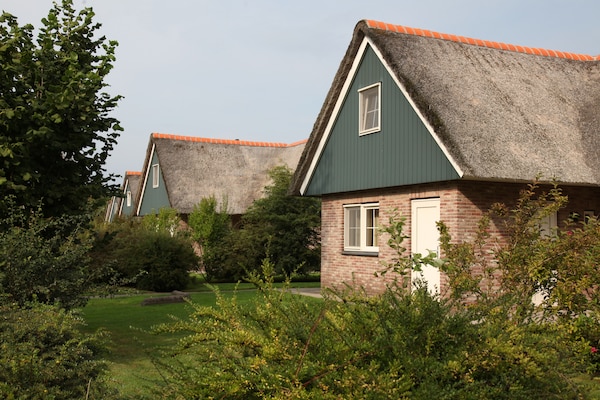 Foto van Wellness Villa aan de Weerribben - Vakantiehuis in Paasloo - ExteriorSummer