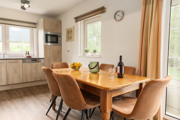 Foto van Wellness Villa aan de Weerribben - Vakantiehuis in Paasloo - DiningRoom