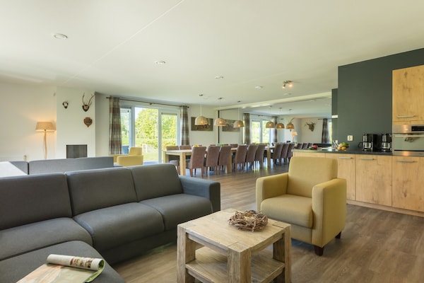 Foto van Groepsuitje op het platteland - Vakantiehuis in Paasloo - LivingRoom