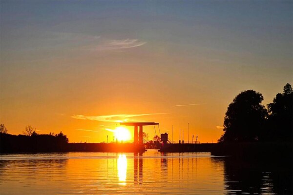 Foto van Docklodge Verblijf aan het water - Vakantiehuis in Delfstrahuizen - AreaSummer20KM
