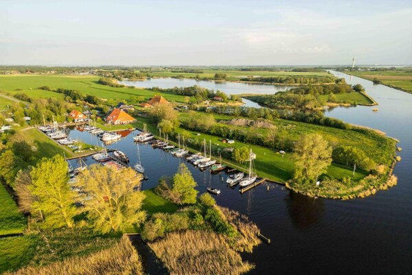 Foto van Villa met tuin, op vakantiepark aan het water - Vakantiehuis in Idskenhuizen - AreaSummer20KM