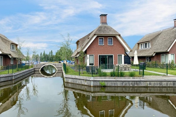 Foto van Villa met tuin, op vakantiepark aan het water - Vakantiehuis in Idskenhuizen - ExteriorSummer