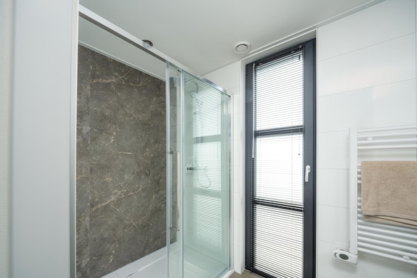 Foto van Vrijstaande woning voor 2 gasten vlakbij strand - Vakantiehuis in Workum - BathRoom