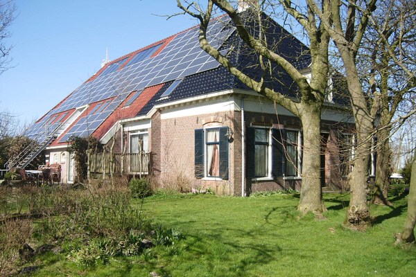 Foto van Authentieke boerderij in Pingjum met bubbelbad - Vakantiehuis in Pingjum - ExteriorWinter