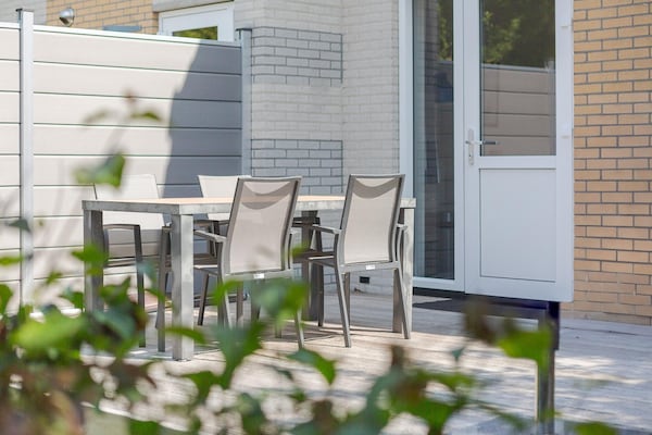 Foto van Bungalow aan het water met tuin - Vakantiehuis in Makkum - TerraceBalcony