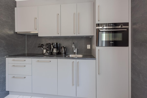 Foto van Bungalow aan het water met tuin - Vakantiehuis in Makkum - Kitchen