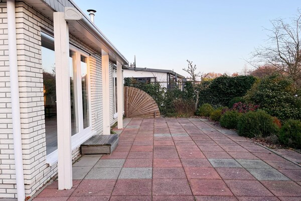 Foto van Bungalow in Makkum bij het Strand - Vakantiehuis in Friesland - TerraceBalcony