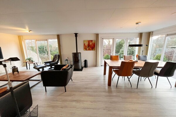 Foto van Bungalow in Makkum bij het Strand - Vakantiehuis in Friesland - LivingRoom