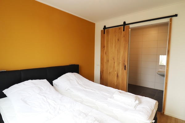 Foto van Luxe villa aan het water - Vakantiehuis in Leons - BedRoom