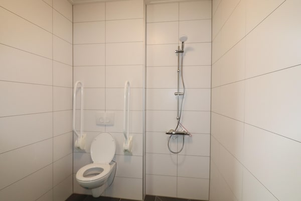 Foto van Luxe villa aan het water - Vakantiehuis in Leons - BathRoom