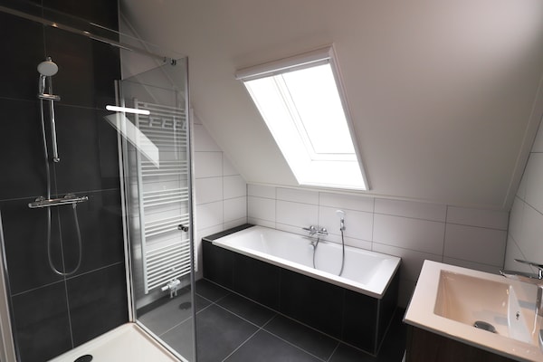 Foto van Luxe villa aan het water - Vakantiehuis in Leons - BathRoom