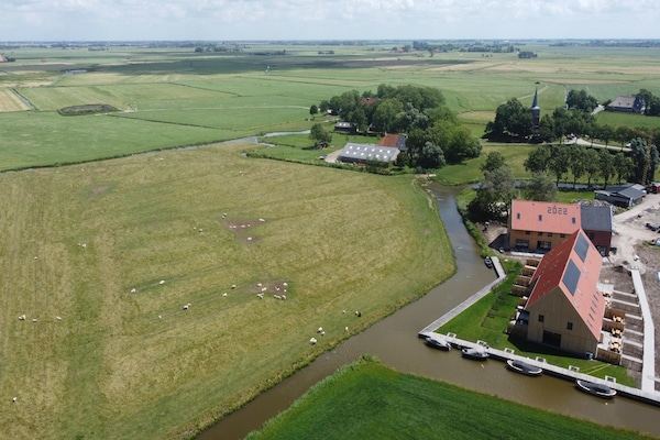 Foto van Luxe villa aan het water - Vakantiehuis in Leons - AreaSummer5KM