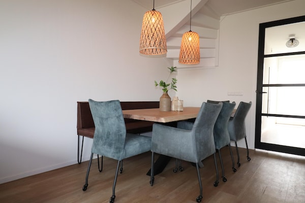 Foto van Luxe villa aan het water - Vakantiehuis in Leons - DiningRoom